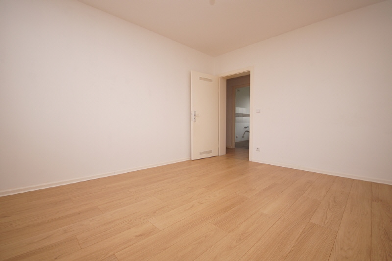 Moderne Wohnung mit Einbauküche! - Photo 2