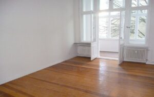 Zimmer mit Balkon